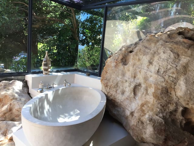 CampsBayDreamVilla: pool, jacuzzi, Gym, sea views gallery image 3