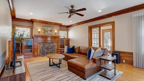 Popular Airbnb listing: Elegance & Comfort, Spacious 6BR in Silicon Valley in Rose Garden