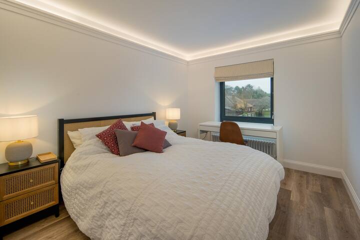 חדר שינה שני בגודל קינג סייז