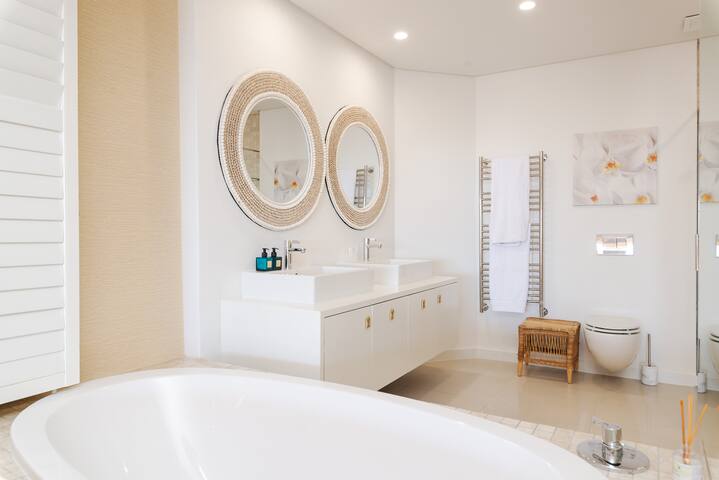 Soleil | Luxury Clifton Suite gallery image 5