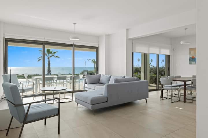 Serenity Waves Villa 2 - Larnaca