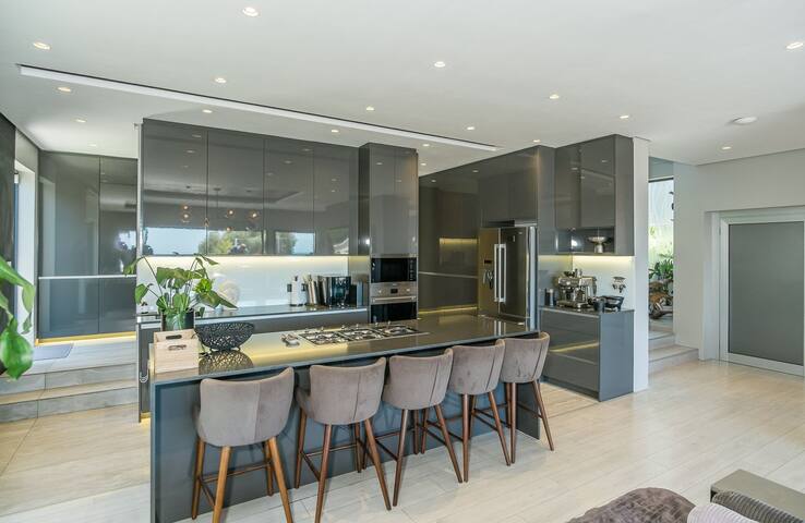 27 at Joubert gallery image 4