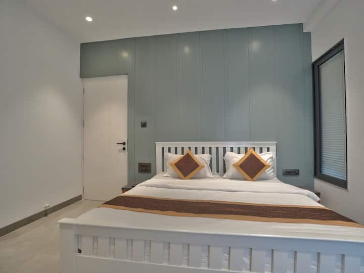 Bedroom 2 image 1