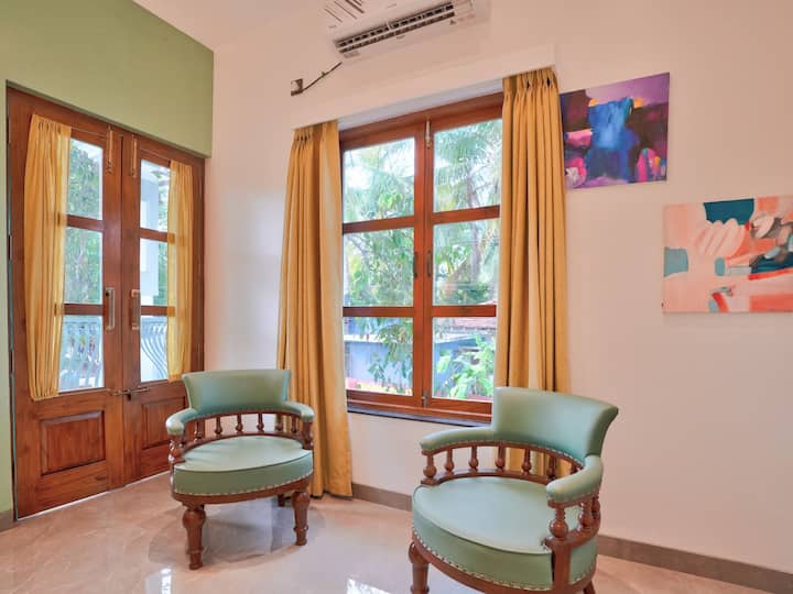 Living room image 3