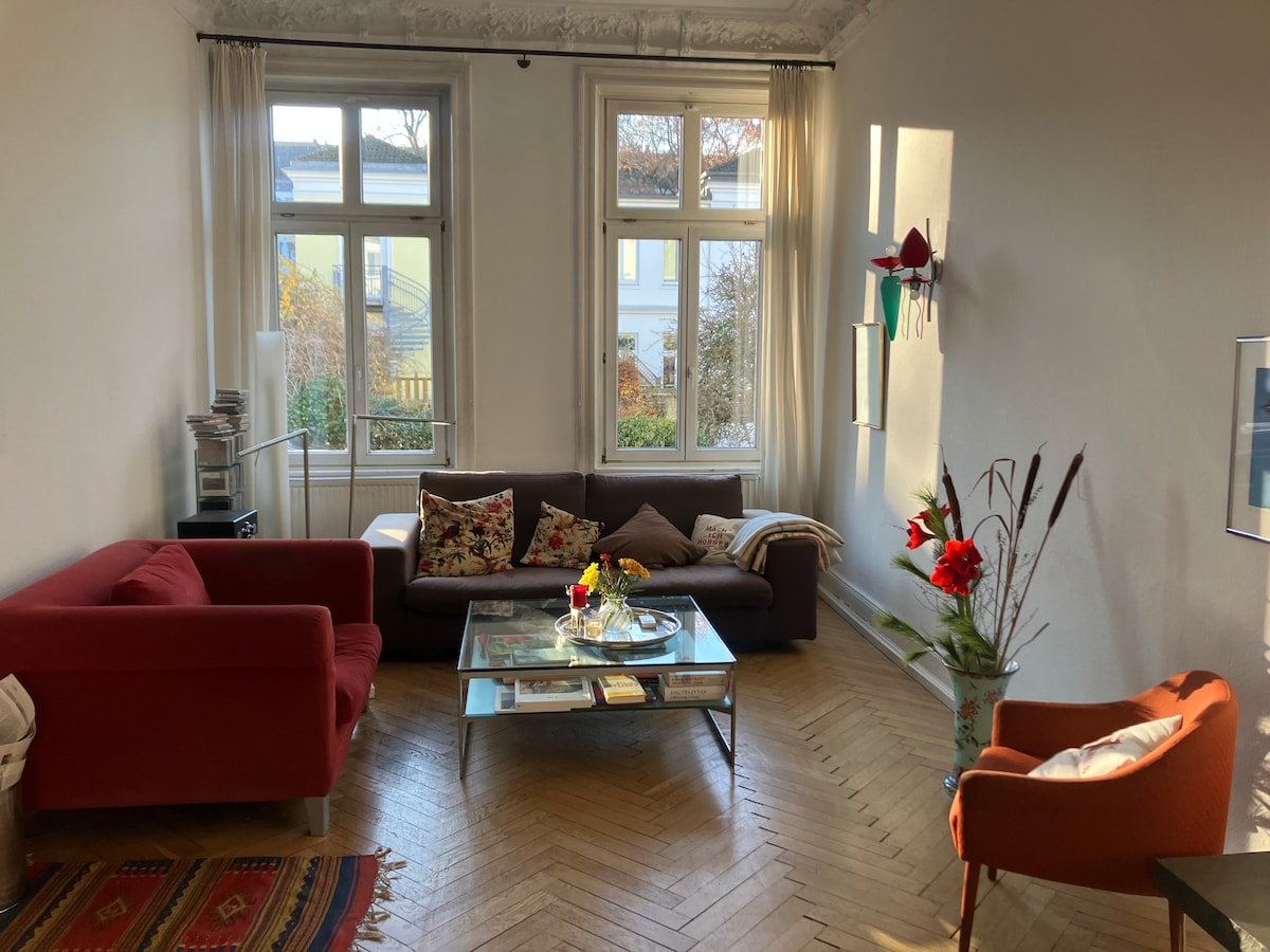 Top performing Airbnb: Quiet city villa in downtown Hamburg in Hoheluft West