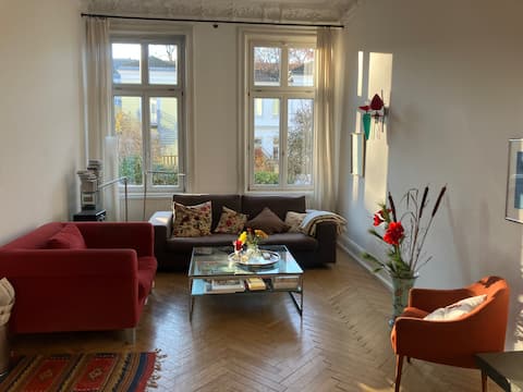 Top performing Airbnb: Quiet townhouse in downtown Hamburg in Hoheluft West