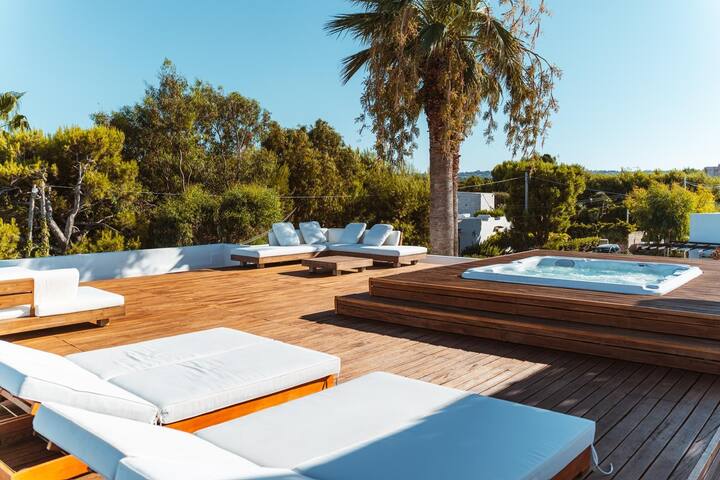 MareLuxe & Pool gallery image 3