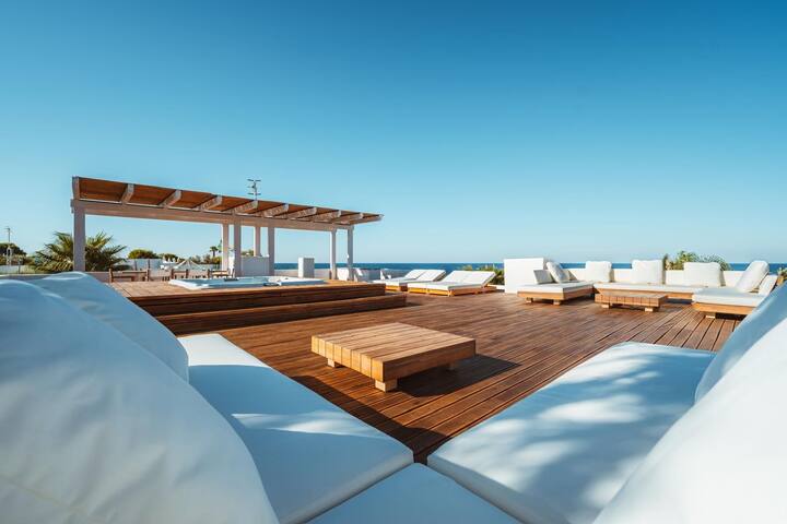 MareLuxe & Pool gallery image 2