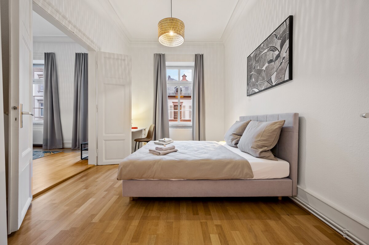 Slaapkamer met hoge plafonds