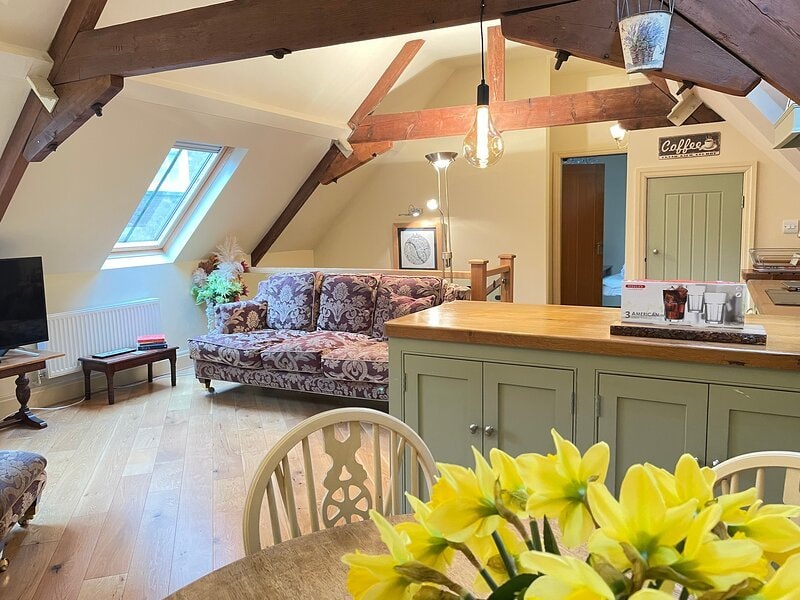 Top performing Airbnb: Centrally Located With Parking in Clifton Without