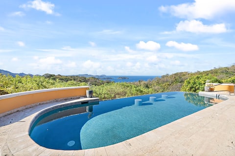 Villa Encantada Ocean view and  jungle lush