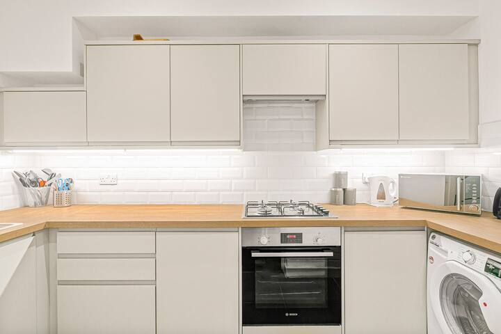 2-Bed Gated Home | Next To Paddington Station gallery image 5