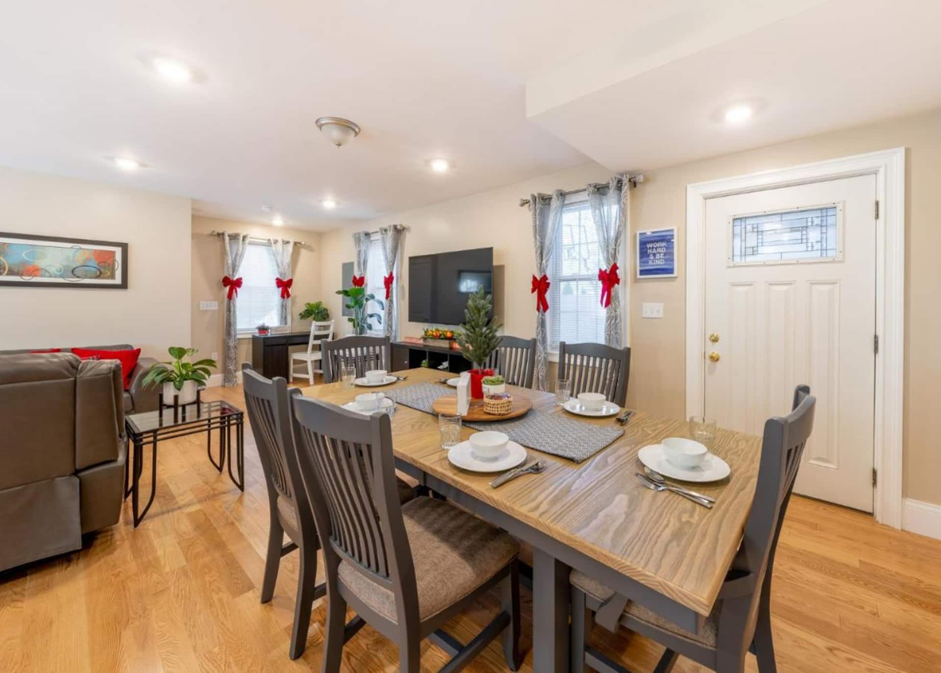 FREE Parking, Family Stay 4BR Near Beach/Boston