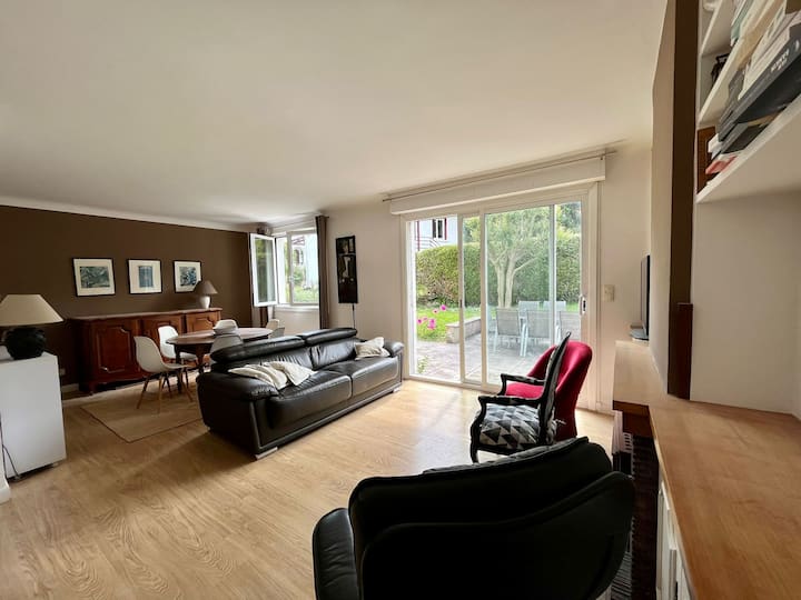 Maison Individuelle Pour 5 Personnes Avec Jardin - Hendaye