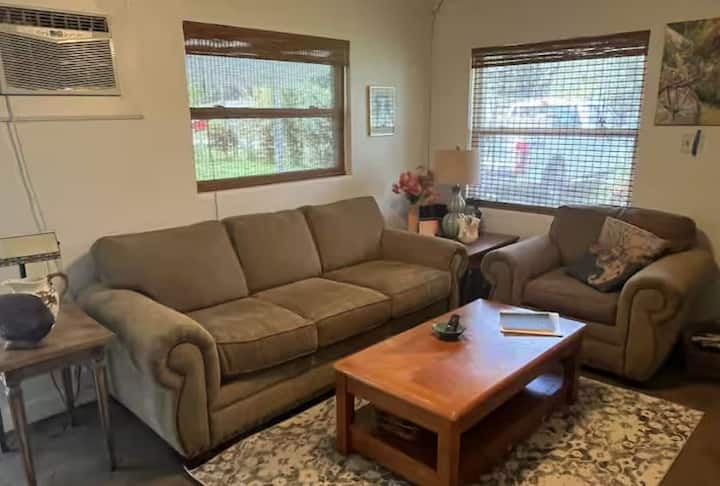 The Compass Cottage - Kissimmee, FL