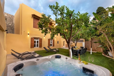 3-4 Bedrooms Villa in old Town