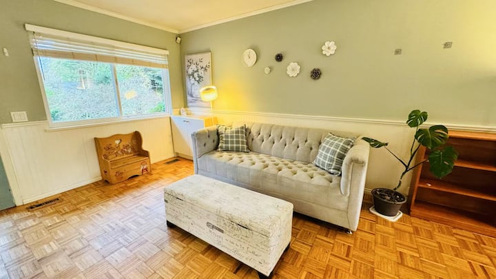 Charming House @ Ocean Park - White Rock