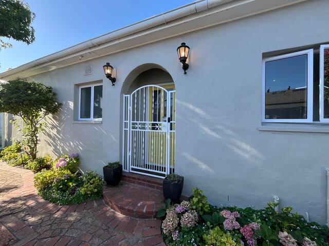 Surrey Street Cottage