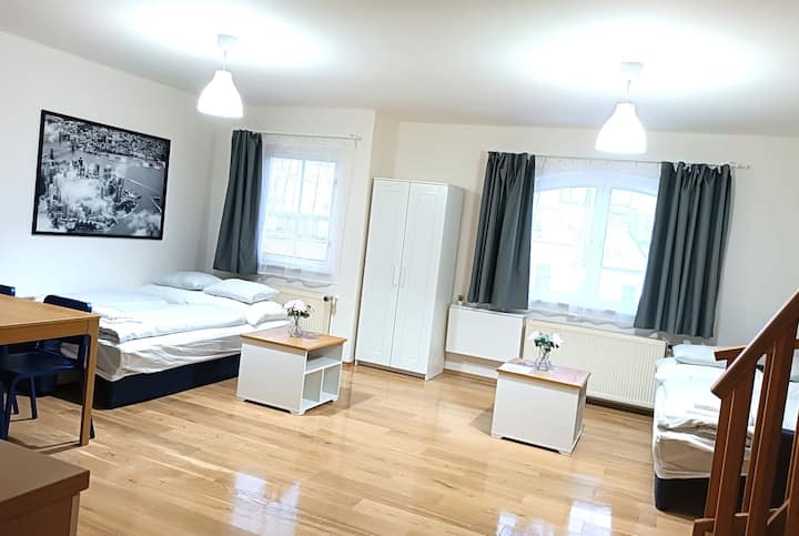 Family Atic 2b Apartment 16 - 프라하