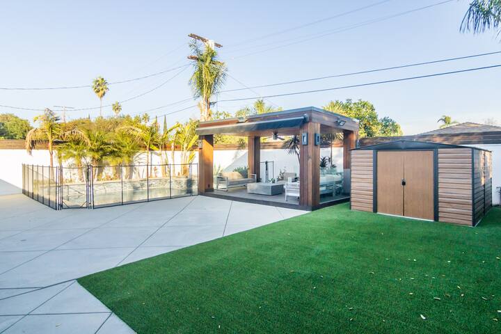 Modern luxury villa@ heart of LA gallery image 3