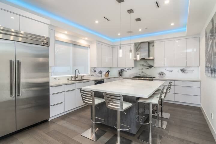 Modern luxury villa@ heart of LA gallery image 5