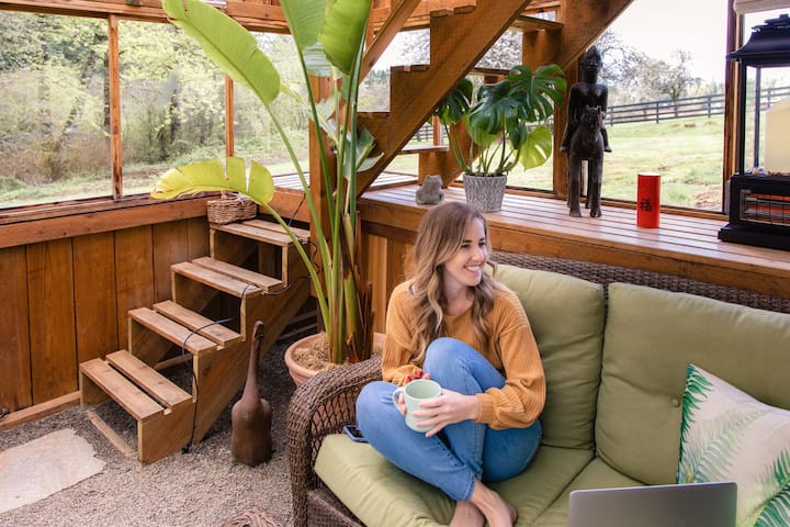 Beautiful Romantic Glamping On The Farm - Silverton, OR