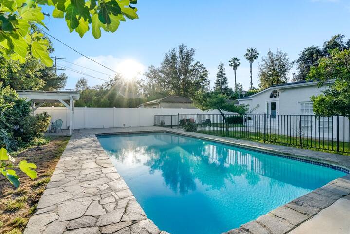 4 Bedroom house with pool / Prime location gallery image 4