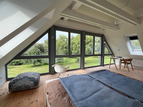 House with huge garden,  
10 min. to the sea