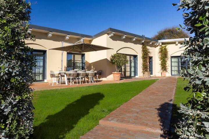 Casa D’Angolo Roma with pool San Pietro view gallery image 2