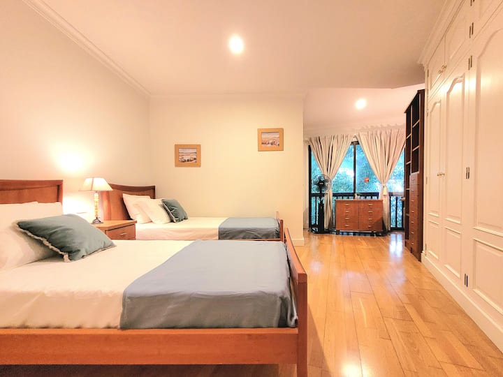 宁静的天堂，配有舒适的床铺、优雅的装饰，以及您放松身心所需的一切。