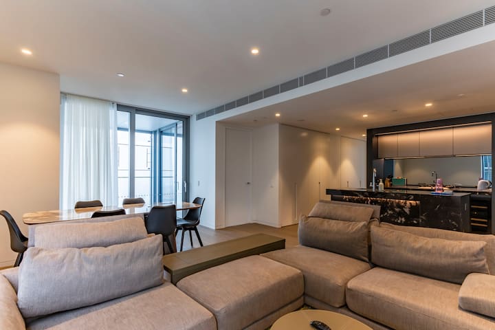 High-Level 2B Stunning Water Views in Barangaroo gallery image 2