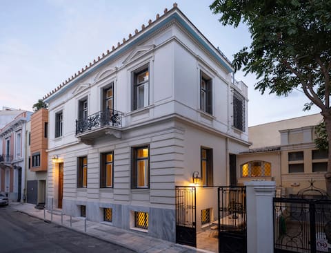 The White House Plaka Mansion by JJ Hospitality