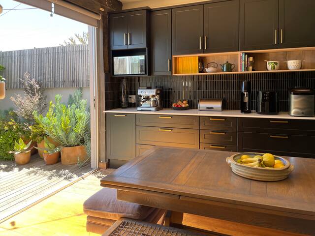 Luxurious Victorian House with spectacular views gallery image 4