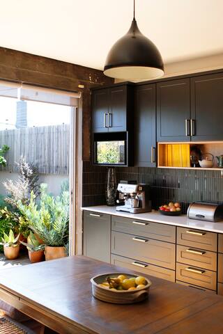 Luxurious Victorian House with spectacular views gallery image 3