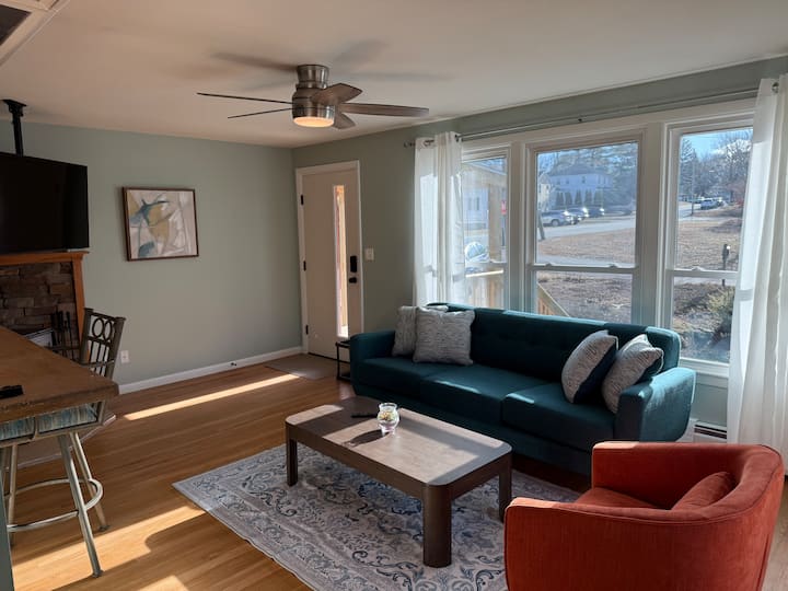 Cozy Waterfront - Renovated - Hudson, NH