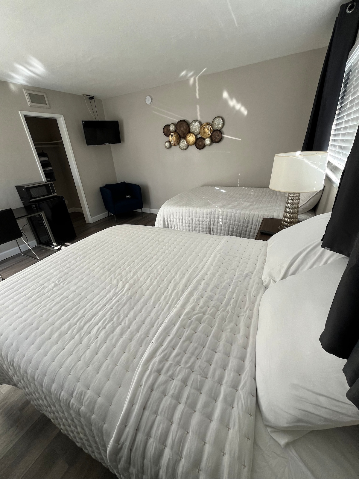 Cozy Room 1- Near Airport, Cruise Port. 2 Beds.