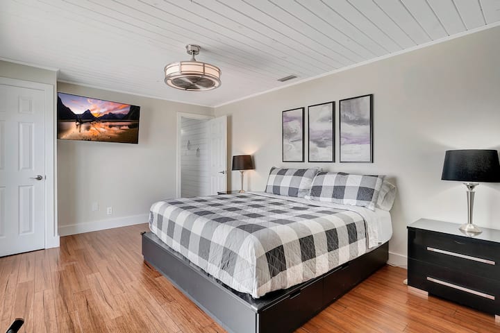 Dormitorio principal con cama tamaño king