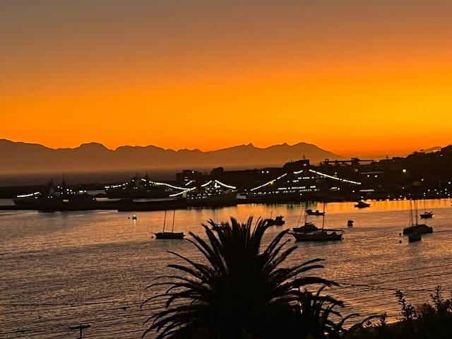 The Pearl, Views over Long Beach. Backup power.