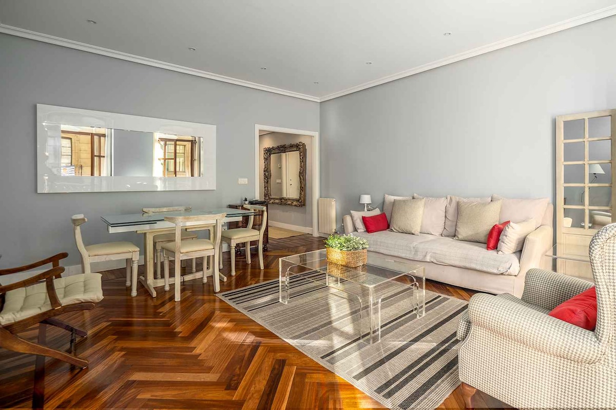 Anuncio de Airbnb popular: 100 meters from Playa Concha: 4p + Nearby Parking en Donostia San Sebastián