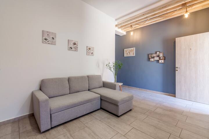 Кауч кој се трансформира во кревет за 1 дополнително лице