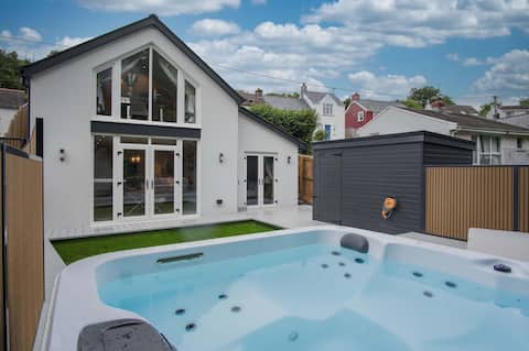 2 bedroom Home in Little Haven