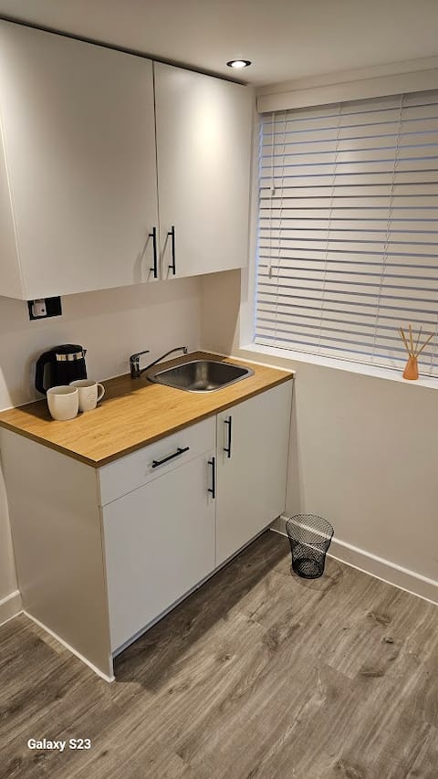 Top Airbnb: Plush Stylish Studio in Gravesham