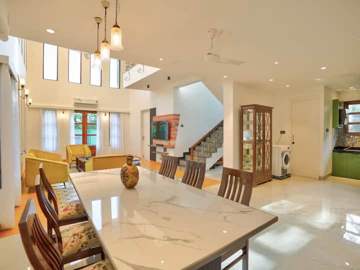 Dining area image 2