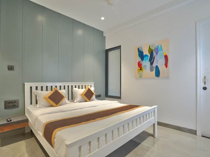 Bedroom 1 image 2