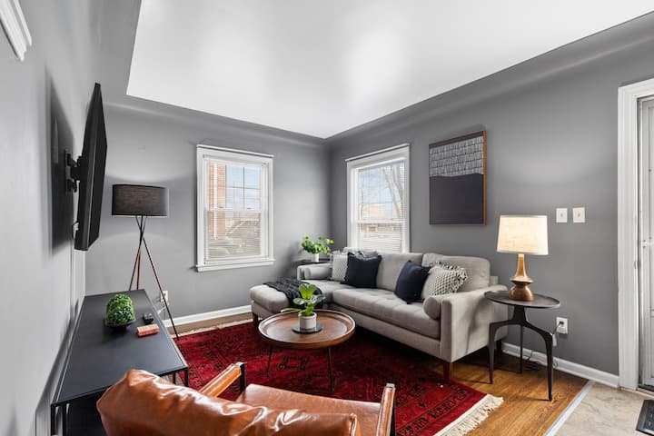 Quaint Wyandotte 2 Bd Unit Near Detroit River - Lincoln Park, MI