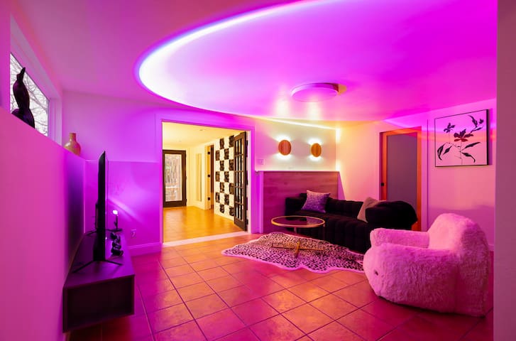 Beautiful Austin Home! Hot Tub / BBQ / Fire Pit