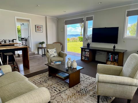 Top Airbnb: Lake front Guest House with spa- Lake Rotorua in Rotorua District