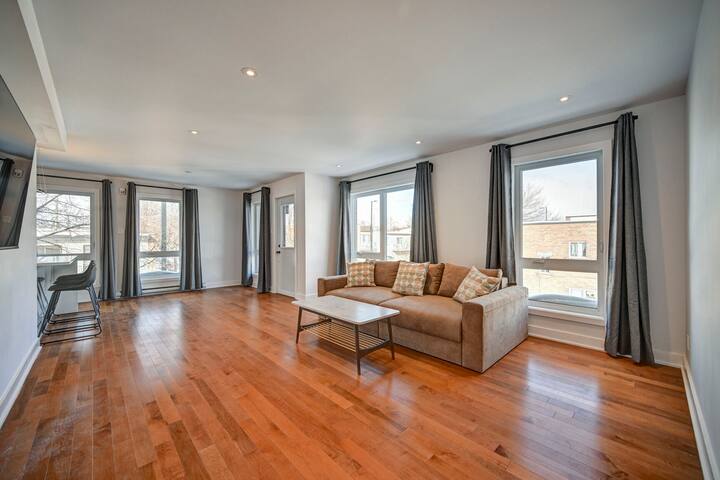 Bright & Roomy 2 Bedroom Condo