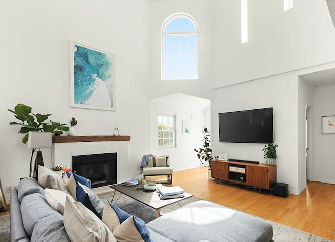 Beautiful 4B Home w/ great indoor & outdoor spaces