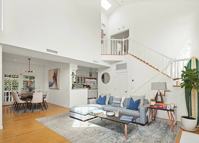 Beautiful 4B Home w/ great indoor & outdoor spaces gallery image 2